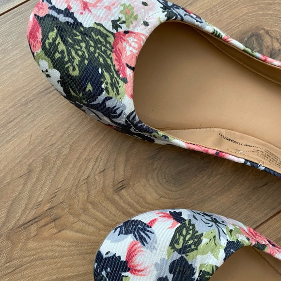 Mossimo Print Flats - Picture 3 of 5